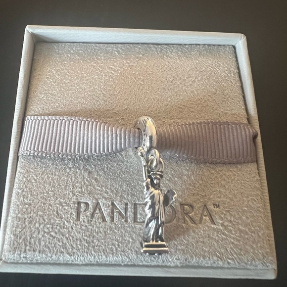 Pandora Dangle Bead Charm Statue of Liberty - Picture 4 of 5